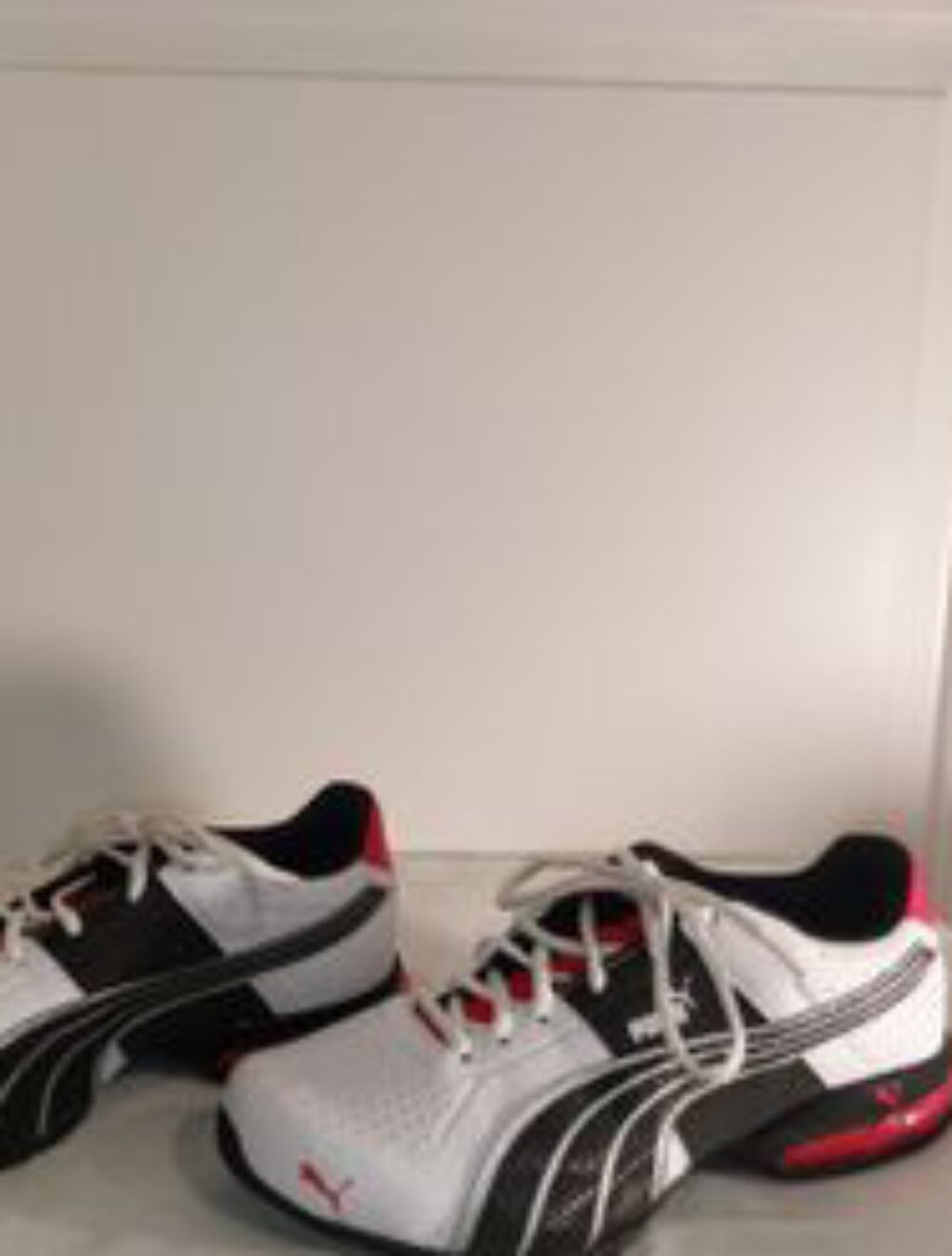 Size 9 1/2 Men's Medium Puma Cell Surin 2 FM Sneaker